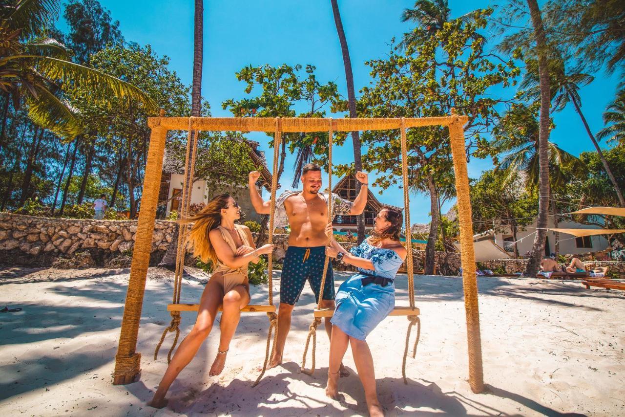 Zanzibella Hotel & Spa Kiwengwa  Εξωτερικό φωτογραφία Swinging at the beach